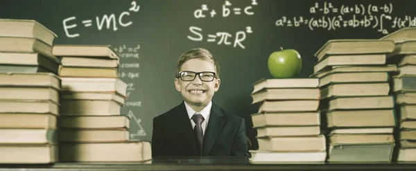 Old Photo Of Back To School, septiembre. Tu chico de escuela —  Fotos de Stock