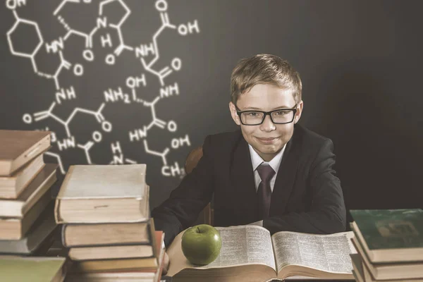 Old Photo Of Back To School, septiembre. Tu chico de escuela —  Fotos de Stock