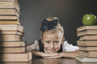 Eski fotoğraf geri okula, Eylül. Liseli kız