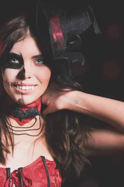 Festa de Halloween 2018, Menina sexy no Haloween em outubro, Fantasia sexy — Fotografia de Stock