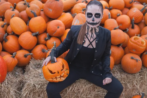 Ingången är begränsad till nattklubb, klädkod. Halloween-fest — Stockfoto