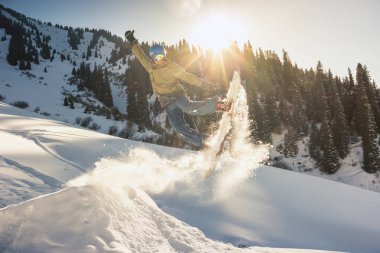 Burun onun hile yöntemiyle yapıyor snowboard kapmak