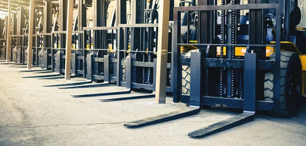 Bir sürü Stapler, güvenilir ağır yükleyici, kamyon arka plan