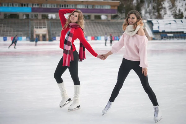 Women ice skating outdoor at ice rink — Stock Photo, Image