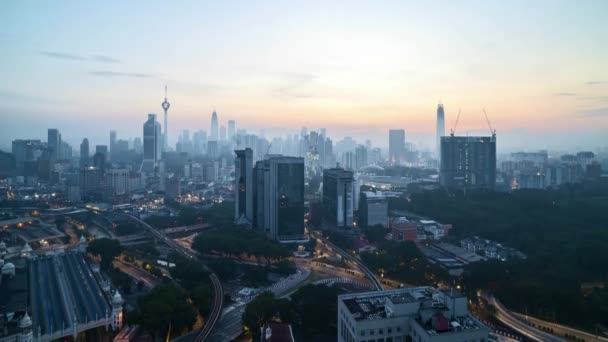 Soluppgång Kuala Lumpur City Skyline Uhd Tidsfördröjning Tilta Upp — Stockvideo