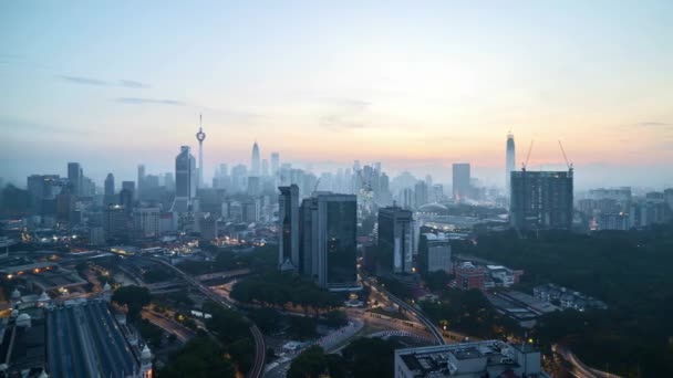 日出在吉隆坡城市天际线 Uhd 时间失效 向右平移 — 图库视频影像