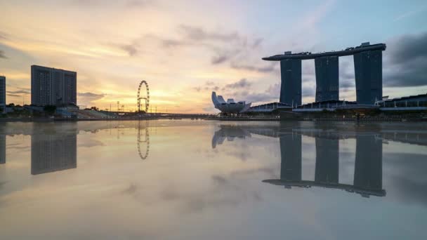Uhd Zeitraffer Der Sonnenaufgangsszene Der Marina Bay Singapore Vergrößern — Stockvideo