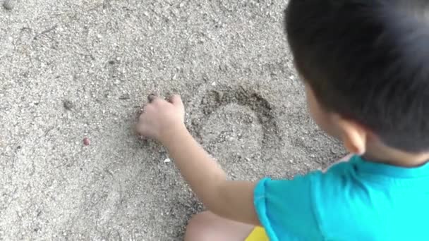 Slow Motion Footage Asia Melayu Malaysian Boy Playing Sand Beach — Stock Video