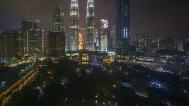 Kuala Lumpur şehir manzarası, gün batımı sahnenin 4 k zaman atlamalı. Yukarı eğimli