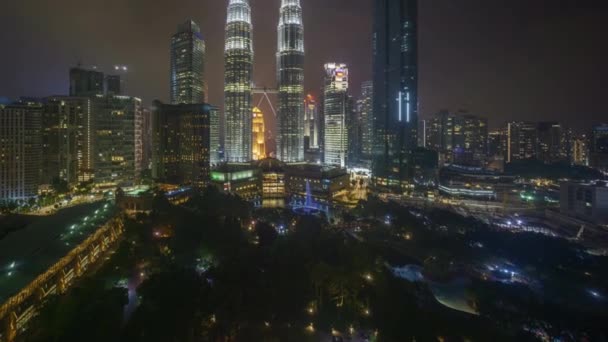 Aika Raukeaa Auringonlaskun Kohtaus Kuala Lumpur Kaupungin Horisonttiin Kallista Ylöspäin — kuvapankkivideo