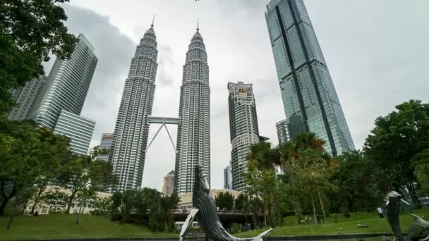 Zeitraffer Der Sonnenuntergangsszene Der Skyline Von Kuala Lumpur Neigung Nach — Stockvideo