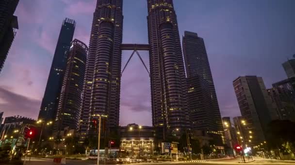 Zeitraffer Der Sonnenaufgangsszene Der Skyline Von Kuala Lumpur Pfanne Links — Stockvideo