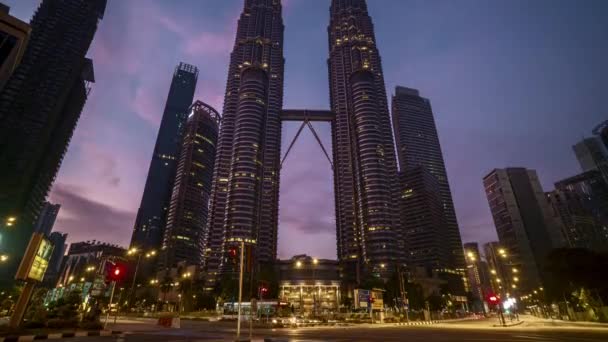 Zeitraffer Der Sonnenaufgangsszene Der Skyline Von Kuala Lumpur Neigung Nach — Stockvideo