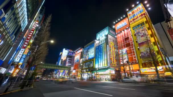 日本东京 2017年4月3日 东京秋叶原 Akihabara 夜幕降临4K 它以许多电子商店和漫画动画商品而闻名 潘右脚 — 图库视频影像