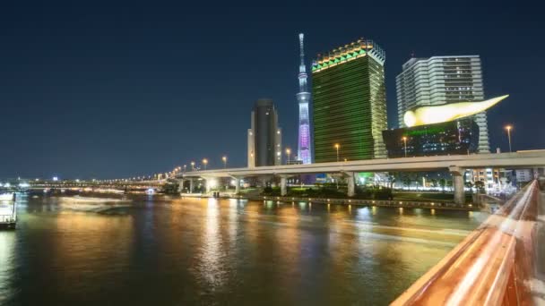 在东京天际线 东京天空树 苏美达河的夜景中 有4K个时差 潘离开了 — 图库视频影像