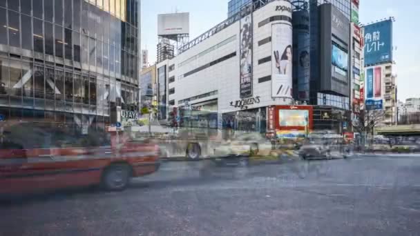 东京石谷十字路口是世界上最繁忙的交叉口之一 可翻越的交叉口 时间过得真快 — 图库视频影像