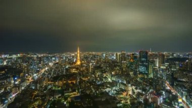 Tokyo City Skyline 'da Tokyo Kulesi' yle gündoğumu sahnesi. Yakınlaştır