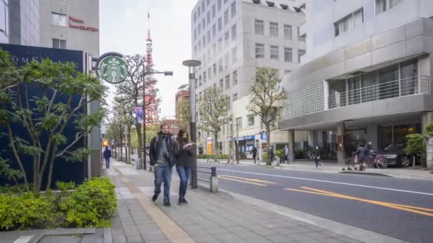 日本东京 2017年4月2日 Roll电影胶片 内容是游客和当地人在樱花盛开期间步行到千叶公园 Sakura Hanami 潘离开了 — 图库视频影像