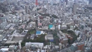 B-filmi, Tokyo City 'deki alacakaranlık mavi saat günbatımı sahnesinin hava görüntülerini oluşturur. Eğil.