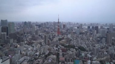 B-filmi, Tokyo City 'deki alacakaranlık mavi saat günbatımı sahnesinin hava görüntülerini oluşturur. Yakınlaştır