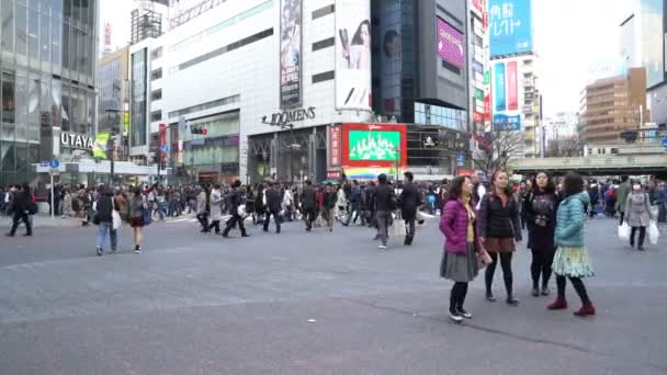 日本东京石谷 2017年4月2日 B卷电影 拍摄了世界上最繁忙的交叉口之一 石谷交叉口 混乱的人行横道 — 图库视频影像