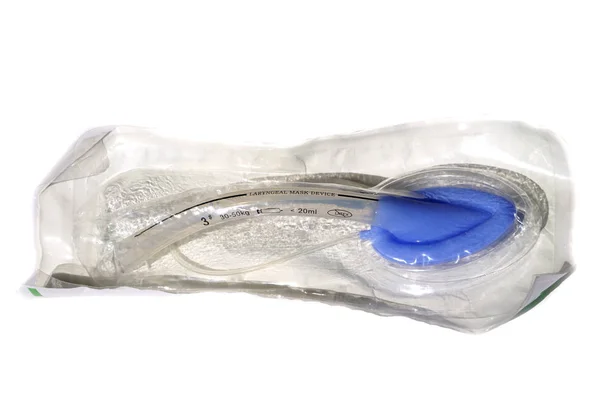 Verpackte Kehlkopfmaske Atemwege Für Medizinische Notfälle Isoliert Auf Weißem Hintergrund — Stockfoto