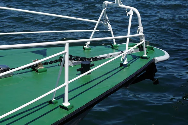 Arco Barco Guerra Verde Contra Mar Azul Con Ancla Proa — Foto de Stock