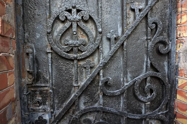 Архитектурный Винтажный Фон Старая Ржавая Черная Металлическая Дверь Пластинами Старая — стоковое фото