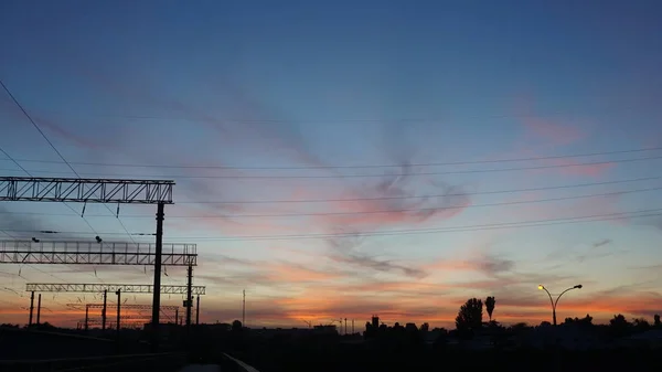 Coucher Soleil Arrêt Train Avec Beau Ciel Bleu Profond Des — Photo