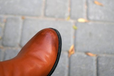 turuncu deri kadın önyükleme ucu