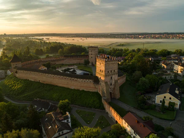 Το ιστορικό μέρος του Lutsk είναι μια άποψη του κάστρου Lubart. Αεροφωτογραφία. Εικόνα Αρχείου