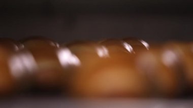 Fırında ekmek pişirmek..