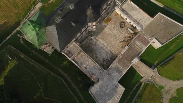 Architectuur van het historische gebouw van kasteel Pidhirtsi. Oekraïne. — Stockvideo