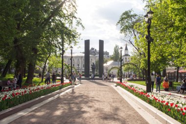 Moskova, Rusya, 12 Mayıs 2018, insanlar, Moskova Sretensky Bulvar üzerinde yürüyen