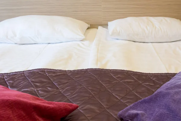 Frisches Bett Vorbereitet Szene Hotelzimmer Horizontal — Stockfoto