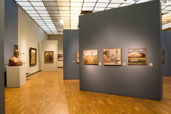 Moskova, Rusya - 30 Haziran 2018: Tretyakov Galerisi Kırım miline koridorlarında.