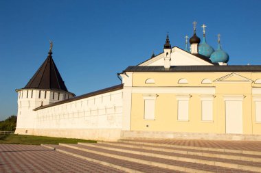 Vısotskiy Manastırı, güneşli bir gün, mavi gökyüzü, Serpukhov şehir, Moscow region, Rusya Federasyonu.