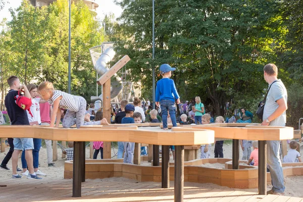 Moscú Rusia Septiembre 2018 Los Niños Parque Infantil Moderno Parque — Foto de Stock