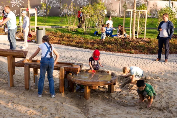 Moscú Rusia Septiembre 2018 Los Niños Parque Infantil Moderno Parque — Foto de Stock