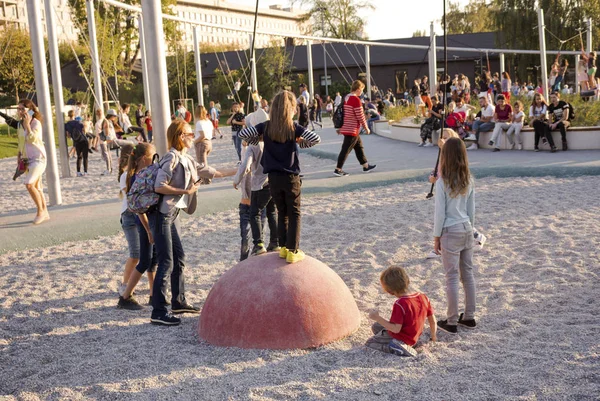 Moscú Rusia Septiembre 2018 Los Niños Parque Infantil Moderno Parque — Foto de Stock