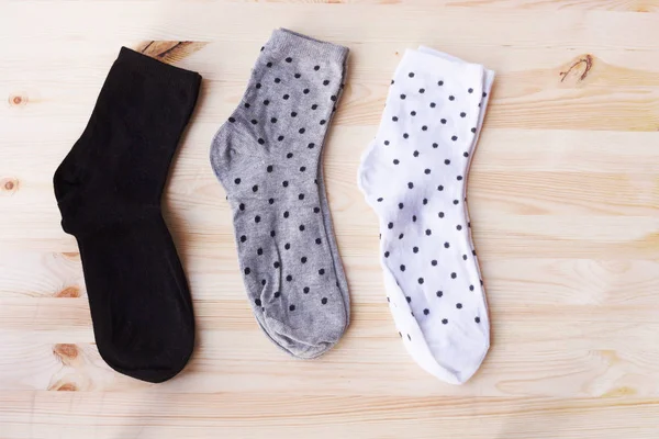 Kısa Çorap Beyaz Gri Siyah Ahşap Arka Plan Üzerinde Set — Stok fotoğraf