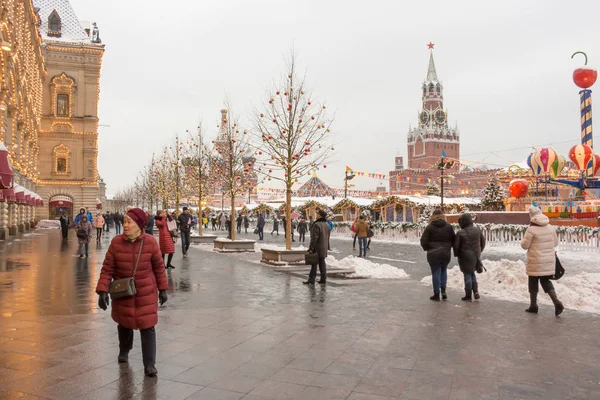 Moskva Rusko Prosinec 2018 Lidé Pěšky Rudém Náměstí Poblíž Domu — Stock fotografie