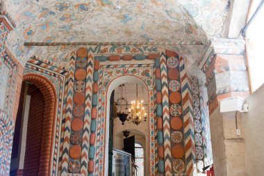 Rusya, Moskova, 27 Şubat 2018: taş oyma ve geometrik süsler. Aziz Basil Katedrali, iç