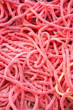 Meyve jölesi, şeker serpilir. Tatlılar, tatlılar, solucan lar veya şeklinde tatlılar. Bebek incelik.