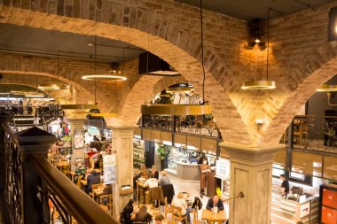 Rusya, Moskova, 18 Nisan 2019: Rozhdestvensky Bulvarı'ndaki Merkez Pazar. Iç