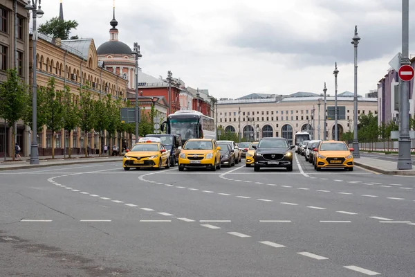 Rússia Moscou Maio 2019 Street New Square Tráfego Cruzamento Espera — Fotografia de Stock