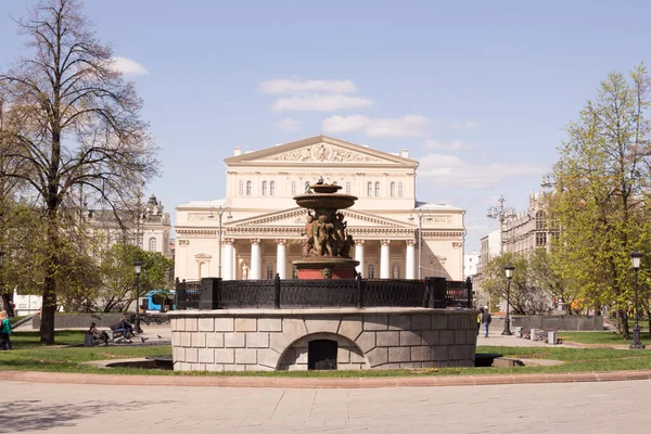 Rússia Moscou Abril 2019 Fonte Vitali Praça Teatro Teatro Bolshoi — Fotografia de Stock