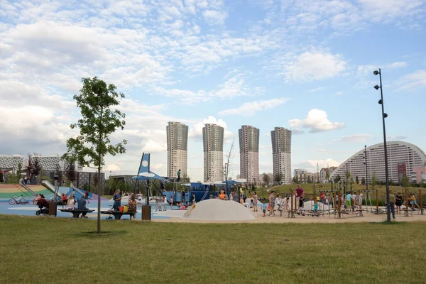 Rusya, Moskova - 06 Temmuz 2020: Khodynka alanı, Park ve yerleşim alanı.