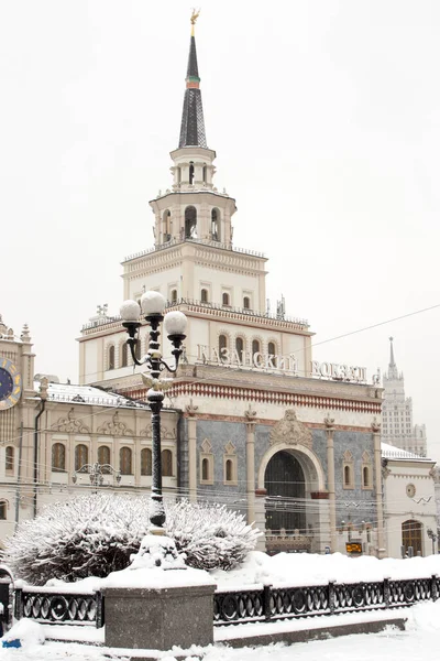 Ρωσία Μόσχα Ιανουαρίου 2019 Πλατεία Komsomolskaya Χειμώνας Και Ισχυρή Χιονόπτωση — Φωτογραφία Αρχείου