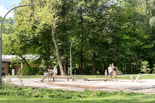 Rusia Moscú Agosto 2020 Parque Paisajístico Vdnh Frontera Con Jardín —  Fotos de Stock